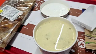 Câți lei a plătit un timișorean, pentru o ciorbă de pui a la grec, la „împinge tava” din Auchan