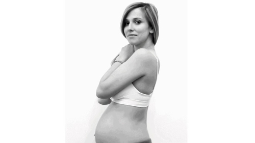 Dana Rogoz şi-a etalat burta de gravidă! Vedeta a făcut anunţul, iar prietenii au felicitat-o imediat