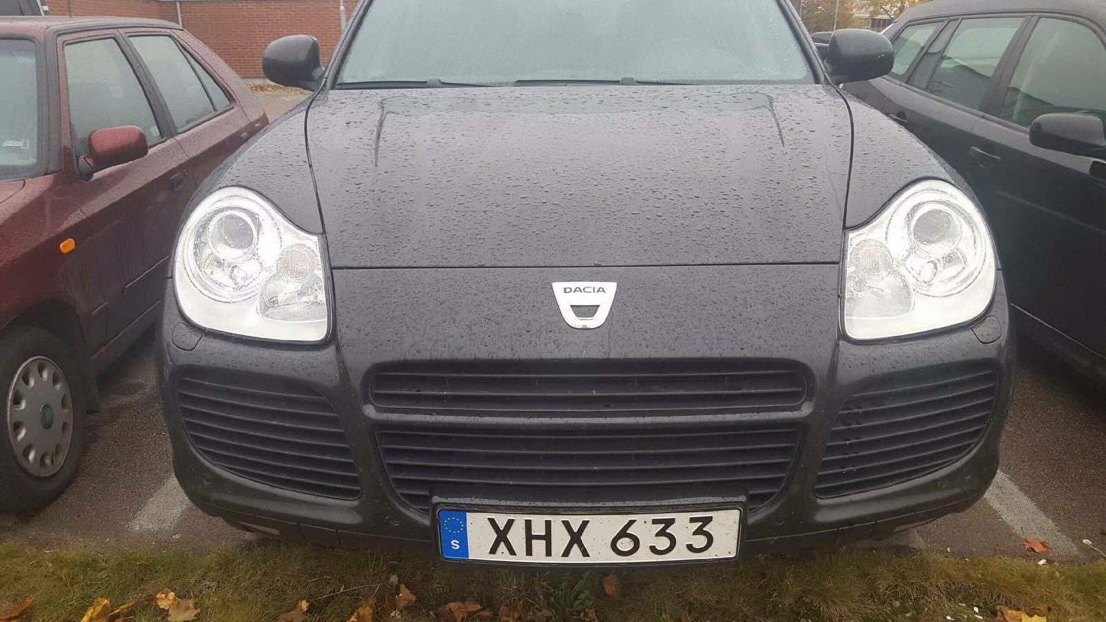 Are Porsche, dar iubeşte la nebunie Dacia! Ce şi-a pus pe maşină
