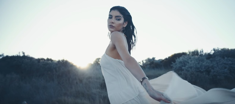 Fiica lui Mădălin Voicu se lansează în muzică. Ioana Voicu, sexy și provocatoare în clipul primei melodii, “Magic”