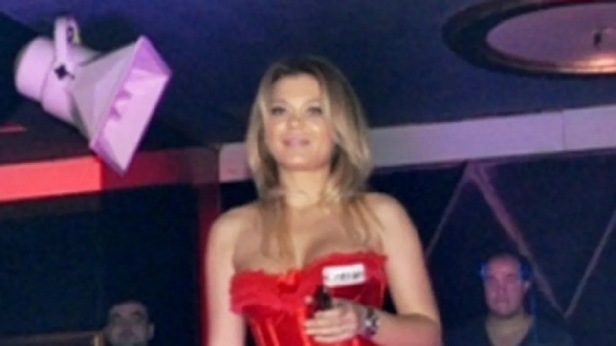 Show incendiar la Cluj! Gina Pistol, in lenjerie rosie, ca in Moulin Rouge