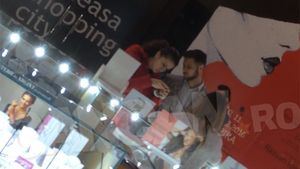 Tomiţă de la "Insula iubirii" e pe cale să se însoare. Ea este iubita oficială, pe care până acum a ţinut-o ascunsă!