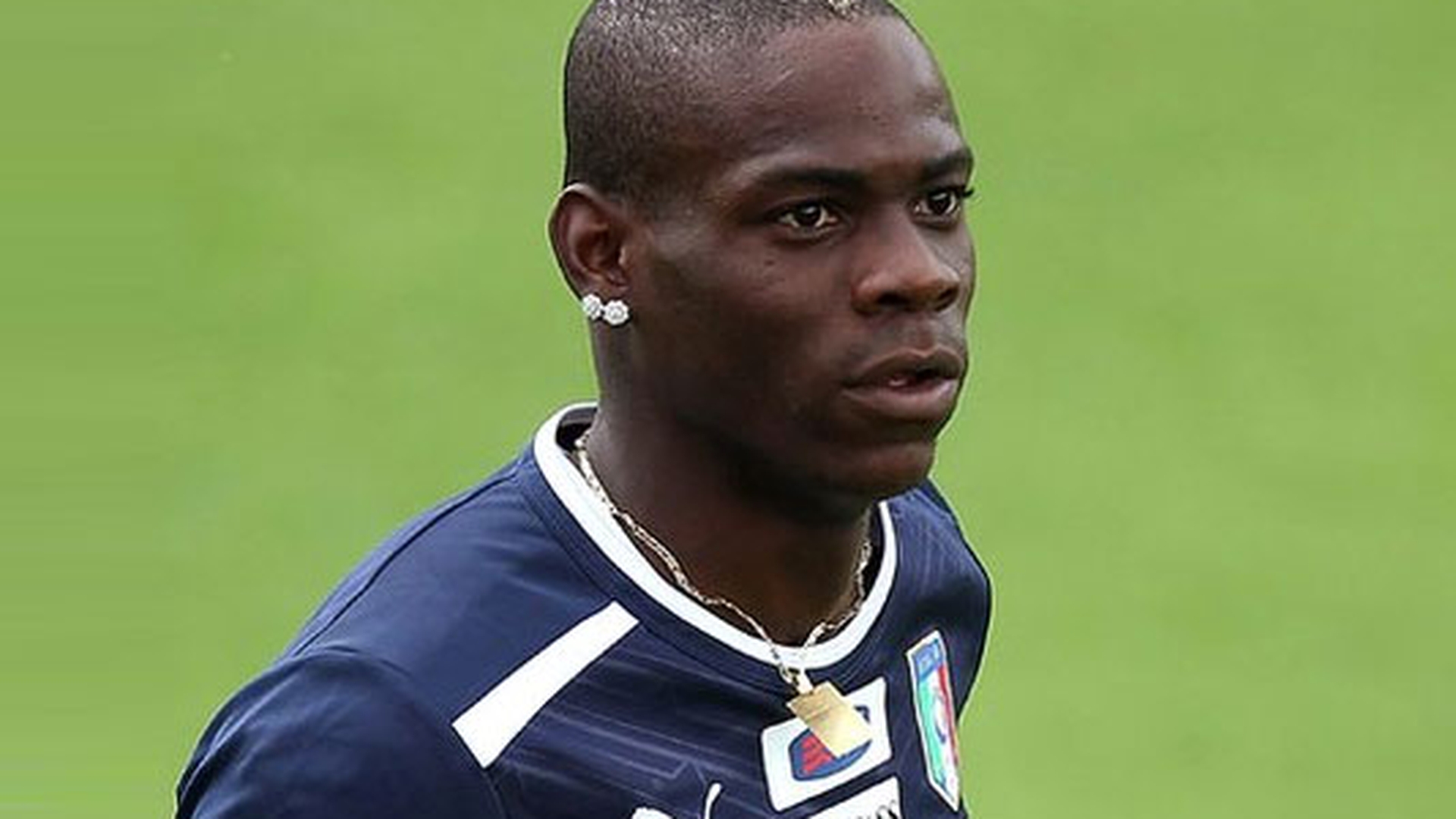 Fratele lui Mario Balotelli a fost arestat! Enoch s-a batut intr-o discoteca din Italia