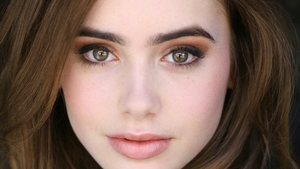 Lily Collins a fost desemnata cea mai periculoasa celebritate online