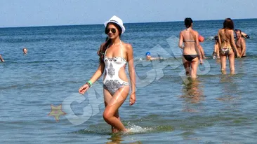 Raluca Potecaru si-a gasit admirator pe litoral