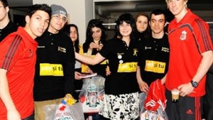 Un copil cu tumora pe creier a calatorit 500 de km pentru a se intilni cu idolul sau, Gerrard