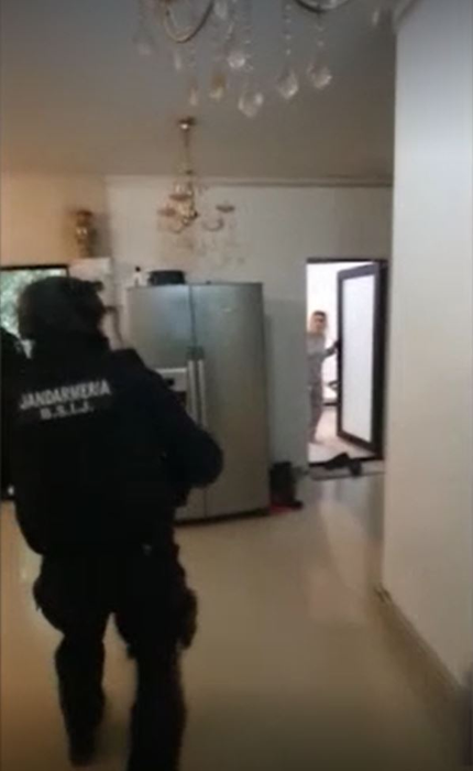 Clanul Toporaru din București a fost anihilat. Liderul și fiii săi au fost încătușați în urma unor percheziții care au fost filmate | FOTO