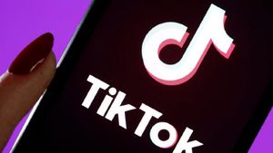 Ireal! O femeie i-a făcut reclamație vecinei sale, din cauză că poartă ținute indecente pentru a crea conținut pe TikTok