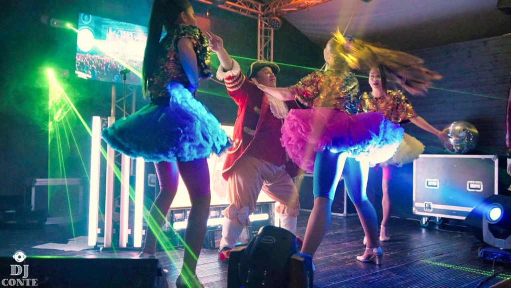 Îl mai țineți minte pe Marius Gavrilă, care făcea pariul cu Măruță? S-a întors în showbiz și dă lovitura cu Ace of Base