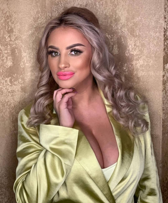 Sânziana Buruiană, mamă cu normă întreagă! Vedeta alăptează de aproape 6 ani. „E incredibil! Mie nu mi s-a oprit laptele”