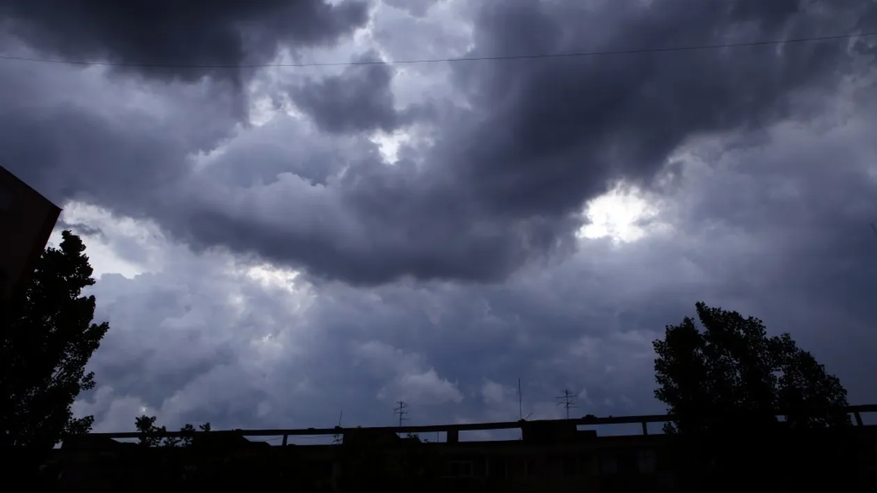 COD GALBEN de ploi şi vijelii! Iată ce judeţe vor fi afectate