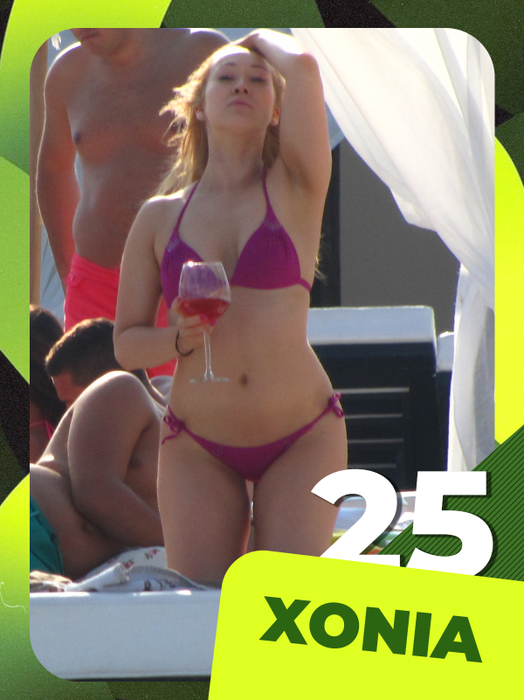 Top 40 sexy vedete în patru labe! Rar vezi așa ceva! Laura Cosoi, Andreea Mantea, Lora și Bianca Drăgușanu, îngenuncheate!