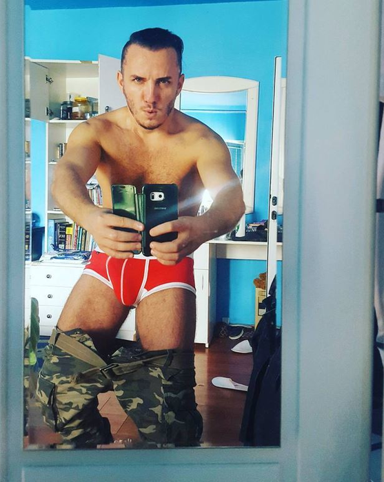 Mihai Trăistariu s-a tot pozat în lenjerie intimă până acum