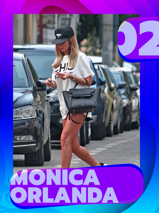 Ramona Olaru sau Delia, în TOP 25 sexy-vedete care… Iluzie optică, nu au nimic sub fustițe?!