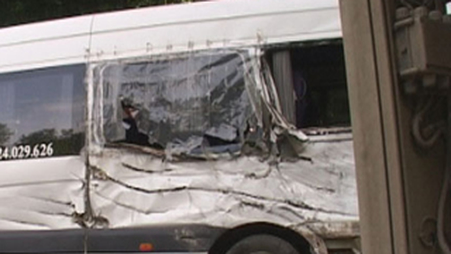 O femeie a murit si noua copii au fost raniti intr-un accident auto in Valcea!