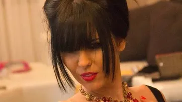 Zice ca nu are nicio legatura cu Salam, insa a fost prinsa in intimitate cu el! Raluca Macovei si manelistul, in scene tandre