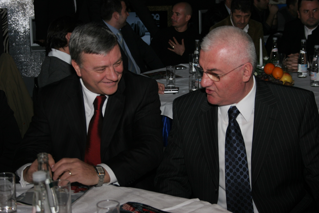 Mircea Sandu, aici în compania mai vechii sale cunoștințe, Mitică Dragomir / Sursă foto: CANCAN.RO