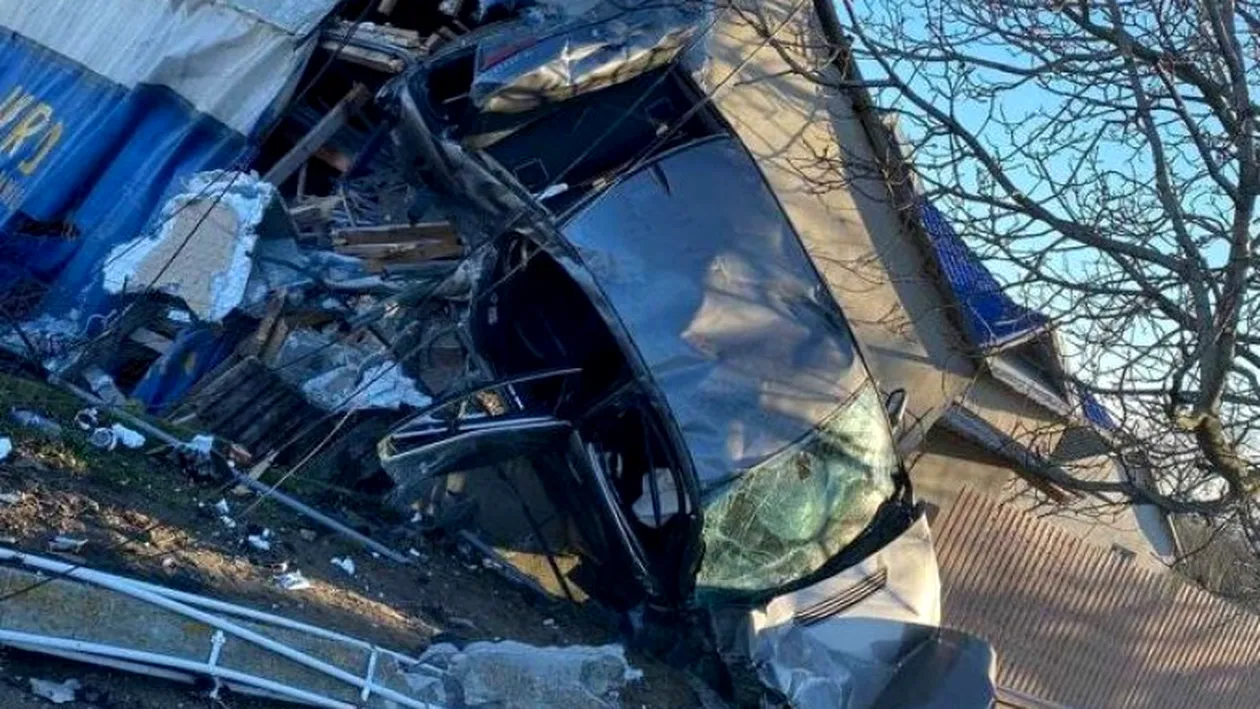 Accident groaznic la Călărași! BMW-ul s-a lipit de perete: un mort și doi răniți