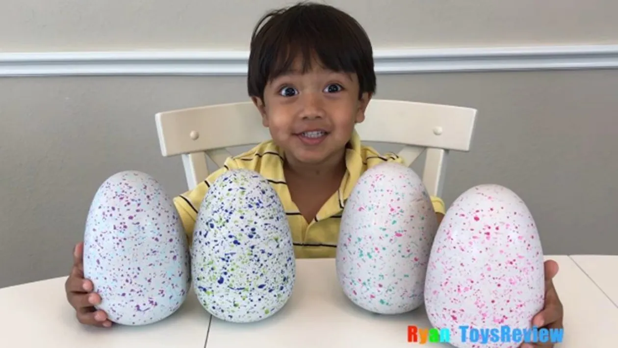 Cine este puștiul de opt ani cu o avere de 22 de milioane de dolari, făcută pe You Tube