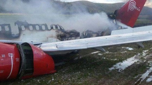 Un avion plin cu pasageri a luat foc!