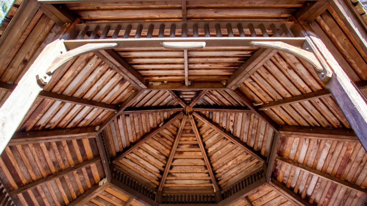 Cum să construiești un foișor din lemn