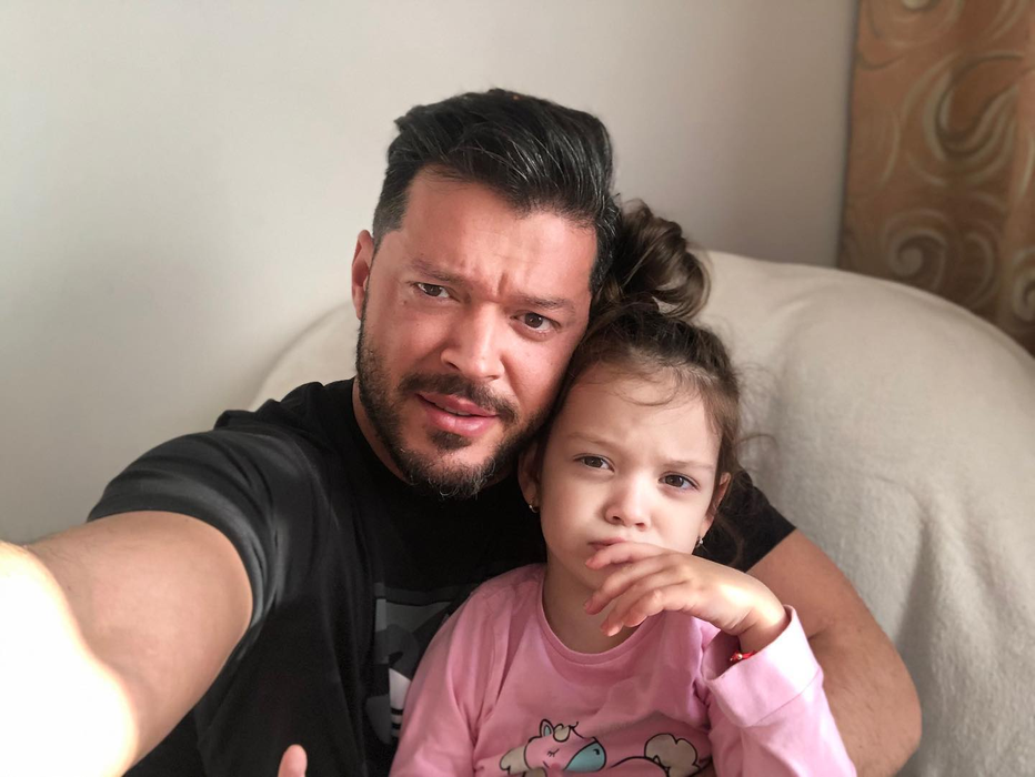 Victor Slav, dezvăluiri despre iubita pe care o ține ascunsă: “Suntem într-o relație de un an și patru luni”. Cum se înțelege Ela cu fiica fostului prezentator, Sofia
