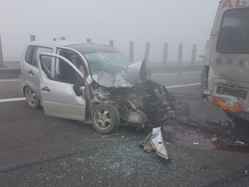A mai murit o femeie în  accidentul de pe A2.  Sunt 60 de raniti