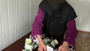 Nu e banc! Ce sumă a strâns o cerșetoare într-o singură oră, pe pasajul Basarab din Capitală