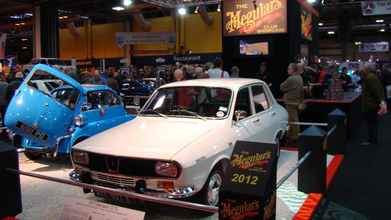 O copie a Daciei 1300, lângă un Ferrari de 2,5 milioane de euro la cel mai tare show de maşini clasice din Anglia!