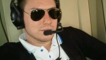 Incercarile esuate ale lui Versace de a agata pe Facebook. Nu a fost acceptat nici macar cand a spus ca isi trimite elicopterul