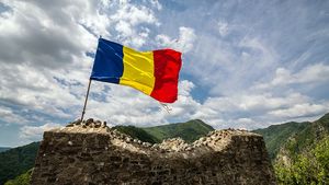 Cum s-a schimbat viața românilor în ultimele două săptămâni - Magazine luate cu asalt, izolare la domiciliu, vacanțe anulate