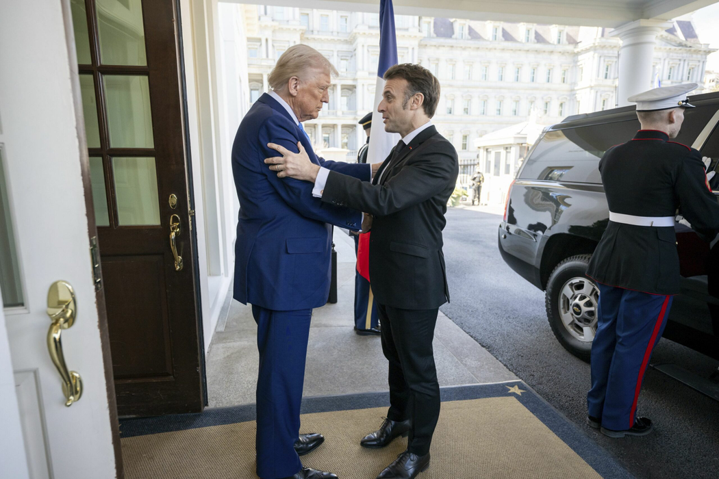 Donald Trump şi președinte francez Emmanuel Macron-sursă foto: hepta