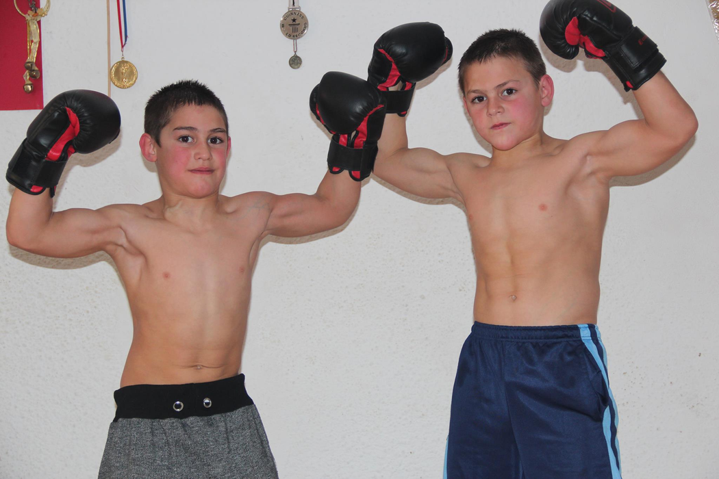 Giuliano Stroe împlinește în curând 17 ani și este un adolescent pasionat de box, la fel ca fratele lui, Claudio