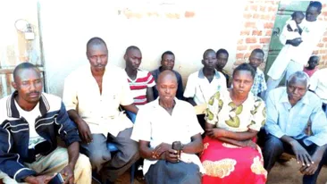 Ea este femeia care s-a măritat, în același timp, cu trei bărbați!