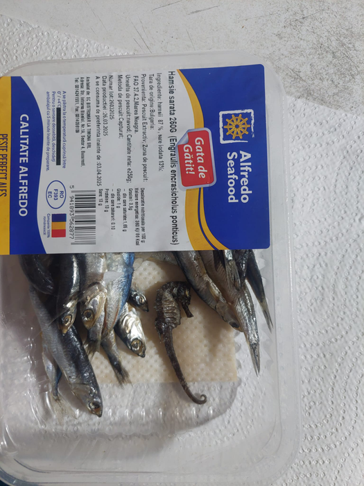 O femeie a găsit un căluț de mare într-o caserolă cu hamsie.