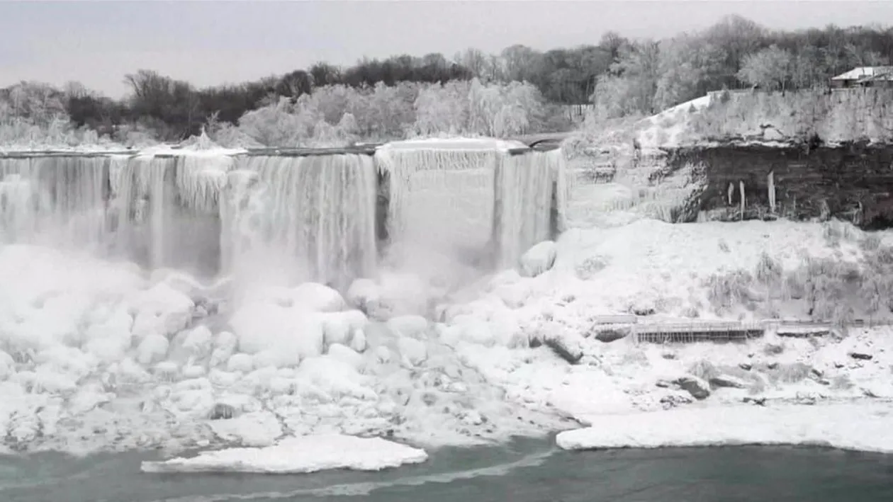 Imagini senzaționale. Cascada Niagara a înghețat din cauza vortexului polar | VIDEO
