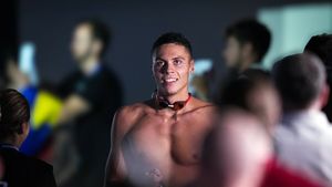 David Popovici, super gest pentru Pan Zhanle care a ratat finala la 100 de metri liber! Imaginea e virală