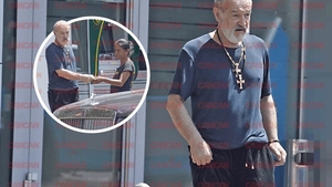 Ultimele evenimente l-au RĂVĂŞIT pe Gigi Becali: a apărut în șlapi în plină stradă și... A "spart" bancomatul și a "lovit" cu bani la întâmplare!