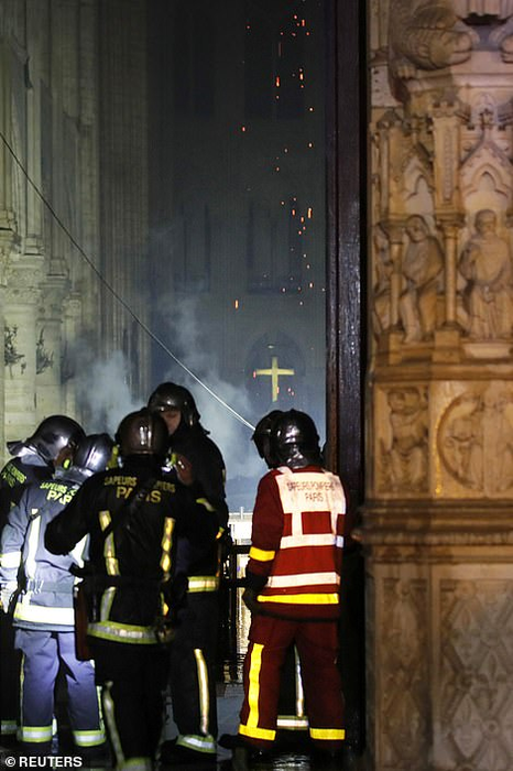 Primele imagini din interiorul Catedralei Notre Dame, dupa incendiu. Ce a mai rămas din simbolul Parisului