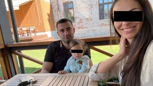 Cine sunt părinții fetiței de 2 ani care a murit pe scaunul medicului. Tatăl său ar fi un antreprenor de succes