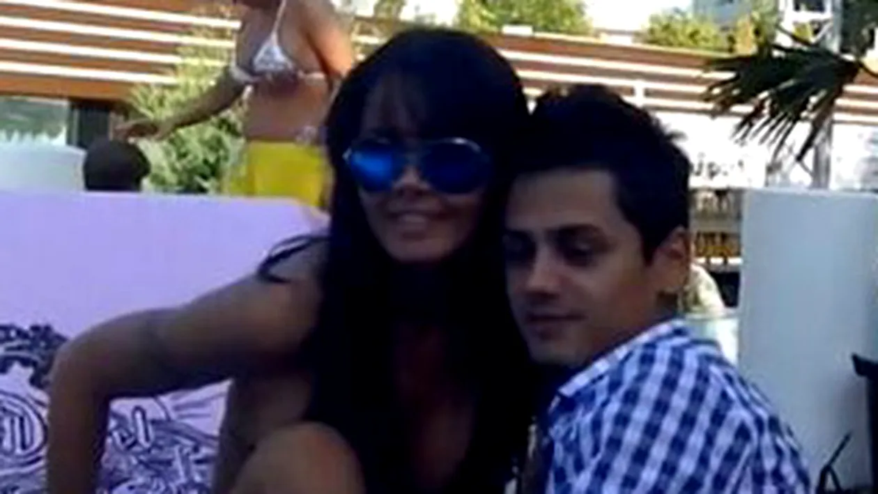 VIDEO INCENDIAR! Oana Zavoranu are un nou iubit! S-au sarutat de mama focului la piscina