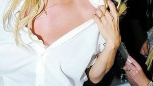 Pamela Anderson la Saint-Tropez - Dans lasciv si alcool