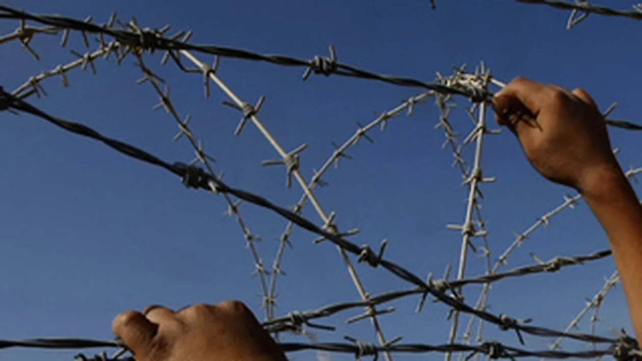 Grecia vrea sa amplaseze un gard de sarma ghimpata la granita cu Turcia!