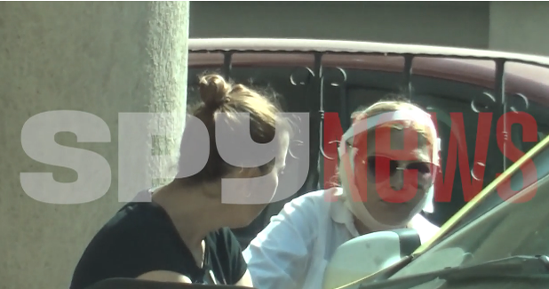Imagini rare cu soacra lui Florin Salam! Mama Roxanei Dobre iese de la estetician cu un mare bandaj pe cap! Ce a făcut imediat după operație VIDEO