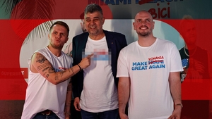 Apariție surpriză la lansarea trailerului “Miami Bici 2”: ce mesaj a purtat premierul pe tricou... Marcel Ciolacu a dezvăluit care este filmul preferat: ”L-am revăzut de multe ori!”