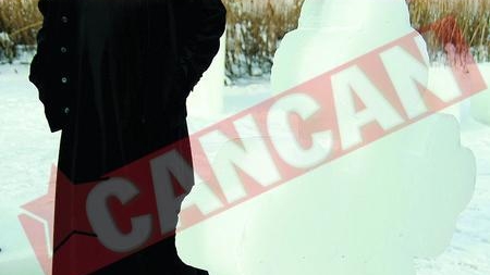 Cruci sculptate in gheata pentru Boboteaza
