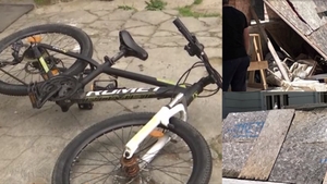 Un copil de 8 ani din Braşov a trecut prin clipe de groază. Gardul unui şantier a căzut peste el