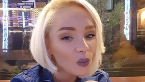 Maria Constantin, schimbare de look. A fost la un salon de înfrumuseţare şi... Cum arată acum artista