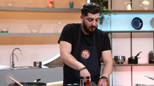 Cine este, de fapt, Gheorghe Nicolae de la Chefi la cuțite. Tânărul de 28 de ani face parte din echipa lui Sorin Bontea