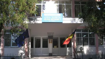 Profesorii de la Jean Monnet nu sunt de acord cu demiterea conducerii: Ni se pare extrem de incorect si ne afecteaza pe toti